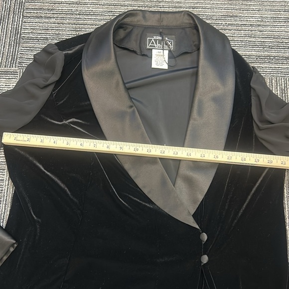 Alex Evenings Women’s 1X Black Velvet Sheer Long Sleeve Plunge Neckline Blouse - Picture 7 of 9